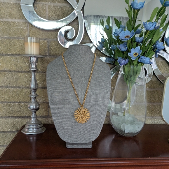 Vintage Monet ☀️ Sunburst Starburst Medallion Necklace - Picture 10 of 16